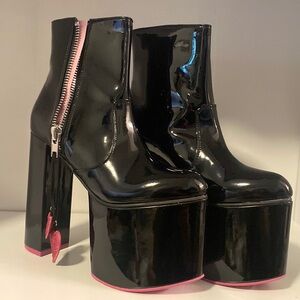 Sugar Thrillz Heartstomper Platforms Booties in Size 7